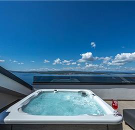 4 bedroom villa with infinity pool and sea views in Crikvencia, Rijeka, sleeps 8